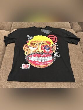 ROMWE Black Tee with Yellow Graphic Accent